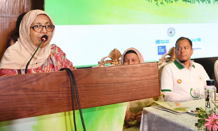 মাতৃদুগ্ধ খাওয়ানোর হার বাড়ানোর আহ্বান স্বাস্থ্য উপদেষ্টার