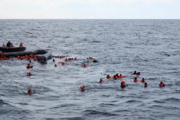 নৌবাহিনীর জাহাজে তুলে রোহিঙ্গাদের সমুদ্রে ফেলে দিচ্ছে ভারত