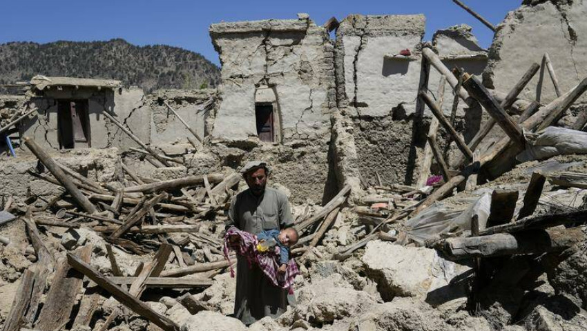 আফগানিস্তানে ভয়াবহ ভূমিকম্পে নিহতের সংখ্যা বেড়ে ১৪০০