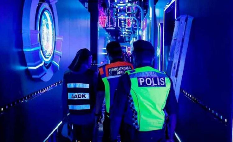 মালয়েশিয়ায় বিশেষ অভিযানে ৩৭৭ বাংলাদেশি আটক