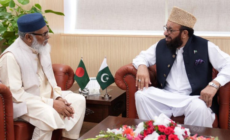 পাকিস্তানে উচ্চশিক্ষার জন্য বাংলাদেশিদের বৃত্তি প্রদানের অনুরোধ ধর্ম উপদেষ্টার