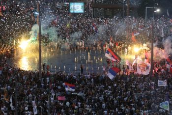 সার্বিয়ায় প্রেসিডেন্টের পদত্যাগের দাবিতে বিক্ষোভ