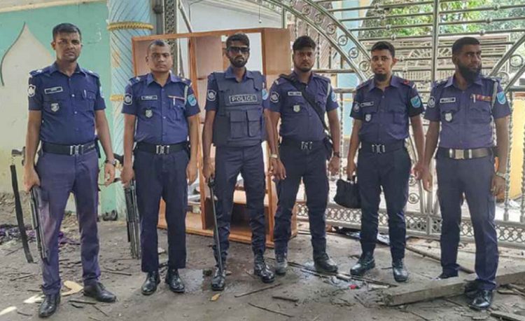 নুরাল পাগলার দরবারে হামলার ঘটনায় গ্রেপ্তার ৫