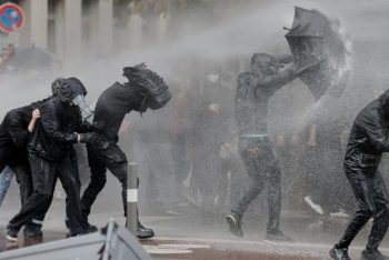 সরকারবিরোধী বিক্ষোভে উত্তাল ফ্রান্স; এ পর্যন্ত গ্রেপ্তার ৩০০