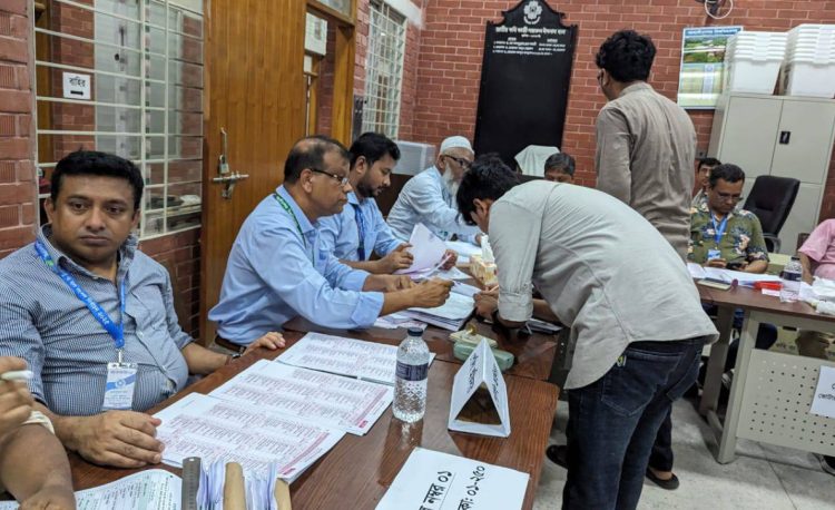শান্তিপূর্ণ পরিবেশে চলছে জাকসু নির্বাচনের ভোটগ্রহণ