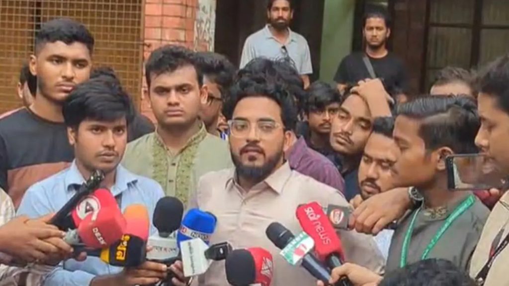 জাকসু নির্বাচন বানচালের আশঙ্কা; জড়ো হচ্ছেন শিক্ষার্থীরা