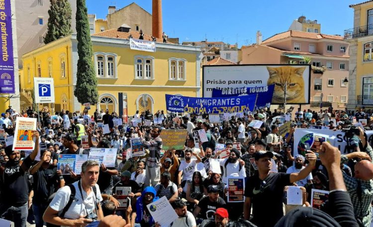 পর্তুগালে মানবিক অভিবাসন নীতির দাবিতে অভিবাসীদের প্রতিবাদ সমাবেশ