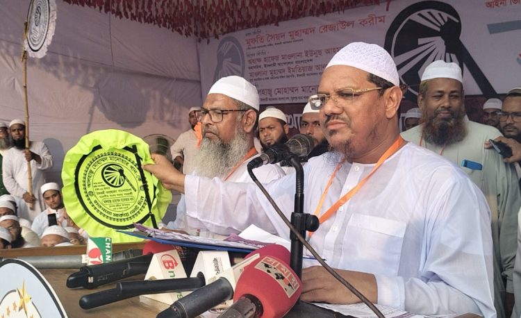 দিল্লিতে বৃষ্টি পড়লে এদেশে ছাতা ধরার অপচেষ্টা রুখে দিতে হবে : চরমোনাই পীর