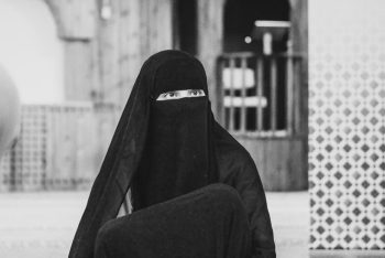 নিকাব খুলতে বাধ্য করা যাবে না ছাত্রীদের; পরিচয় শনাক্ত করবেন শিক্ষিকারা