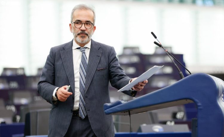 ফিলিস্তিনকে আনুষ্ঠানিক স্বীকৃতি দিলো ইউরোপের দেশ পর্তুগাল