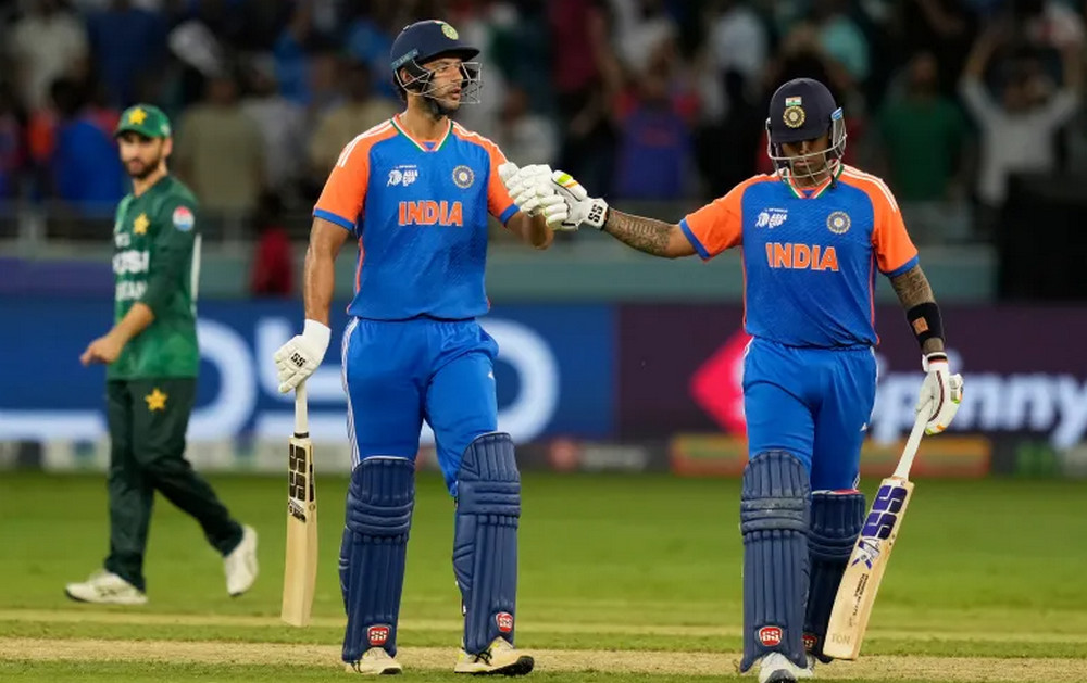 চিরপ্রতিদ্বন্দ্বী ভারতের বিপক্ষে এবার লড়াই করে হারল পাকিস্তান