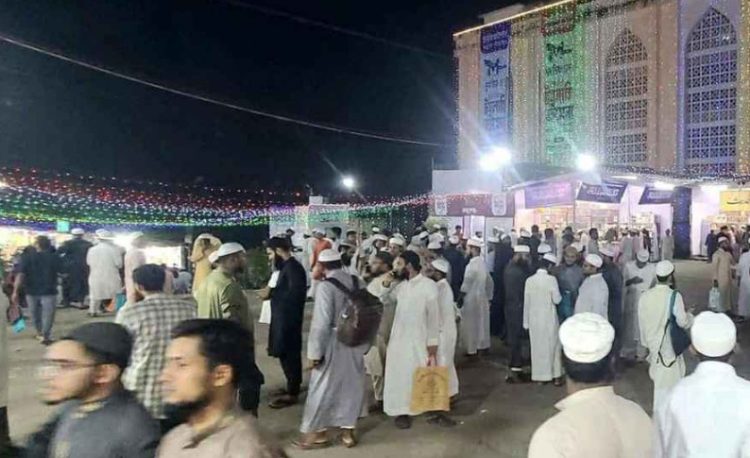 উৎসবমুখর পরিবেশে রাজধানীতে চলছে আন্তর্জাতিক ইসলামী বইমেলা