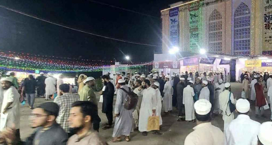 উৎসবমুখর পরিবেশে রাজধানীতে চলছে আন্তর্জাতিক ইসলামী বইমেলা