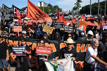 আবারও সরকারবিরোধী ক্ষোভে ফুঁসে উঠেছে ফিলিপাইন