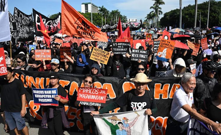 আবারও সরকারবিরোধী ক্ষোভে ফুঁসে উঠেছে ফিলিপাইন