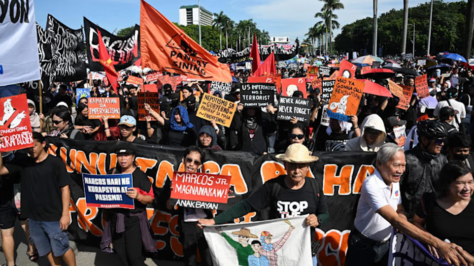 আবারও সরকারবিরোধী ক্ষোভে ফুঁসে উঠেছে ফিলিপাইন