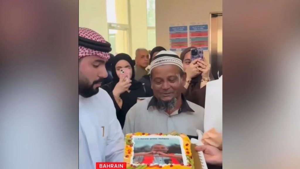 দীর্ঘদিন কাজ করে আবেগঘন সংবর্ধনা পেলেন বাংলাদেশি প্রবাসী