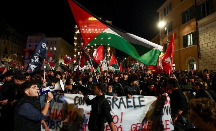 ফ্লোটিলায় ইসরাইলি হামলা; প্রতিবাদে ইউরোপ জুড়ে বিক্ষোভ