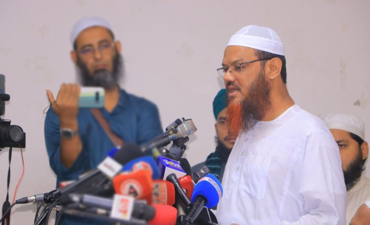 চাঁদাবাজদের কারণে সাধারণ মানুষ তাদের ন্যায্য অধিকার থেকে বঞ্চিত : মুফতী ফয়জুল করীম