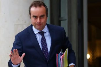 ফ্রান্সের নতুন প্রধানমন্ত্রীর হঠাৎ পদত্যাগে শেয়ারবাজারে বড় ধস