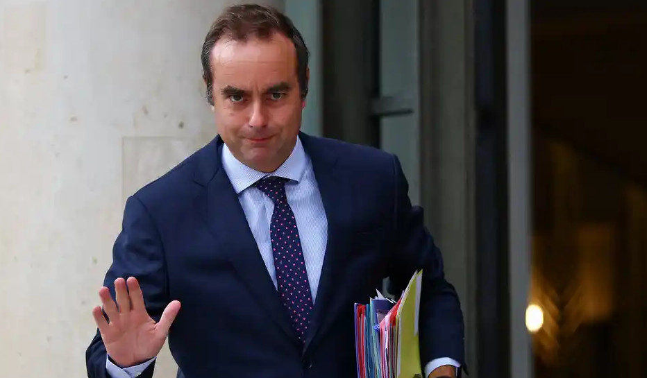 ফ্রান্সের নতুন প্রধানমন্ত্রীর হঠাৎ পদত্যাগে শেয়ারবাজারে বড় ধস