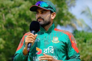 ব্যাটারদের উপর দায় চাপিয়ে হতাশা প্রকাশ করলেন মিরাজ