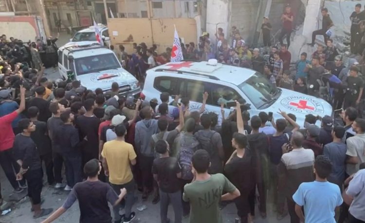 শুরু হলো বন্দি বিনিময় : প্রথম ধাপে ৭ ইসরাইলিকে মুক্তি দিলো হামাস