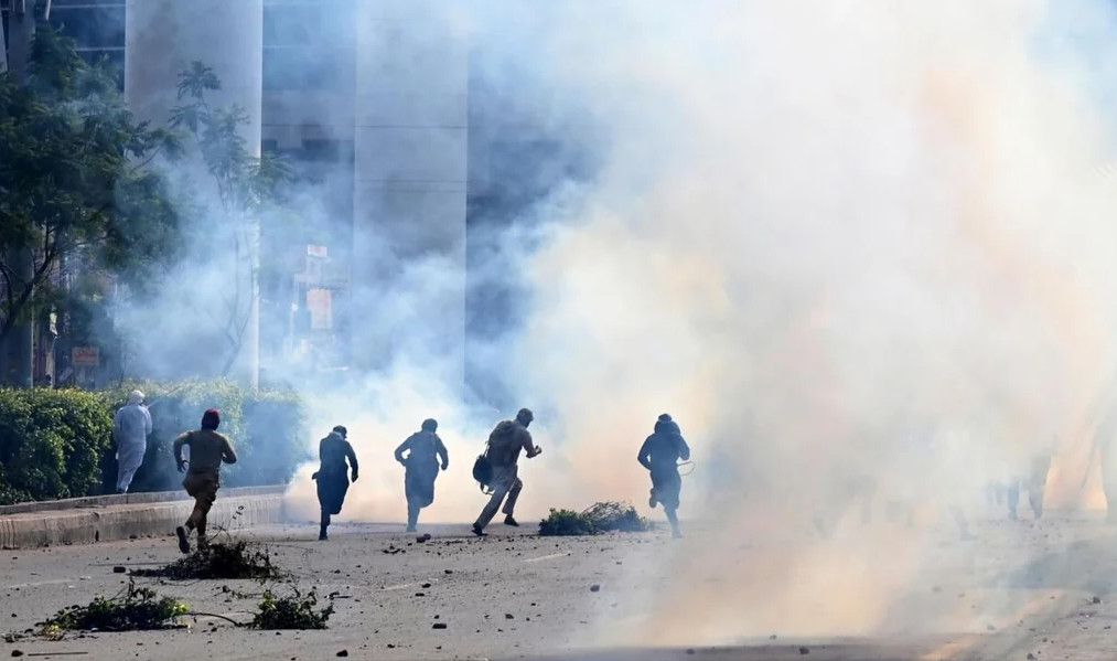 পাকিস্তানে ইসরাইলবিরোধী বিক্ষোভে পুলিশের বাধা; ভয়াবহ সংঘর্ষে নিহত ৫