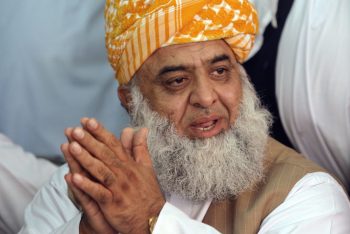 পাক-আফগান উত্তেজনায় মধ্যস্থতা করতে চান মাওলানা ফজলুর রহমান