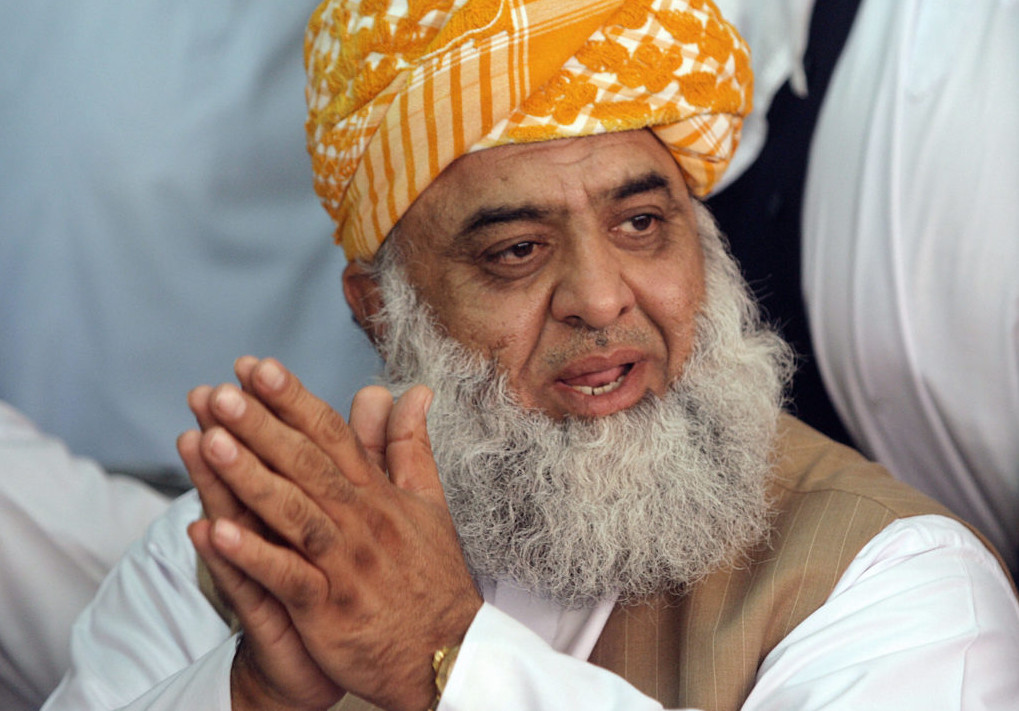 পাক-আফগান উত্তেজনায় মধ্যস্থতা করতে চান মাওলানা ফজলুর রহমান