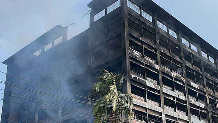 ১৭ ঘণ্টা পর নিয়ন্ত্রণে আসলো চট্টগ্রাম ইপিজেডের আগুন