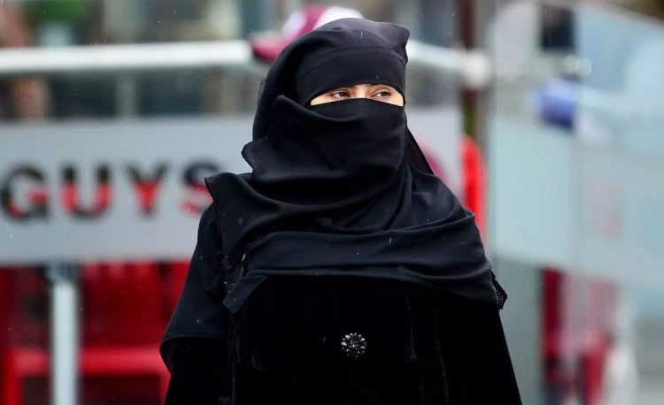 অনুমতি ছাড়া অনলাইনে নারীর ছবি পোস্ট করায় জরিমানা হলো ৬ লাখ