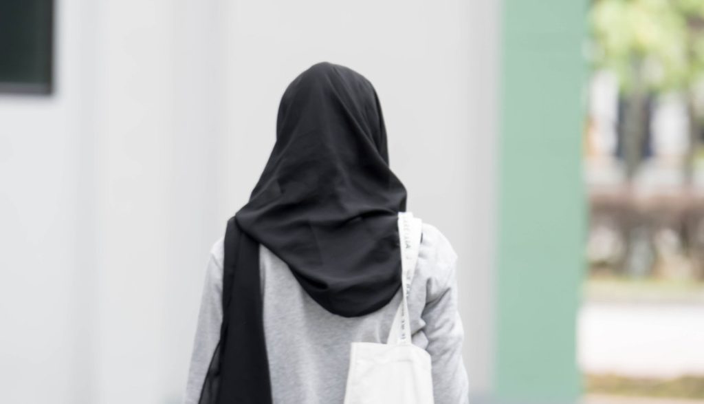 ভারতে হিজাব পরার কারণে মুসলিম ছাত্রীকে স্কুলে প্রবেশে বাধা; পাশে দাঁড়াল কেরালা সরকার