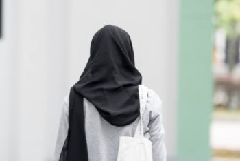 ভারতে হিজাব পরার কারণে মুসলিম ছাত্রীকে স্কুলে প্রবেশে বাধা; পাশে দাঁড়াল কেরালা সরকার