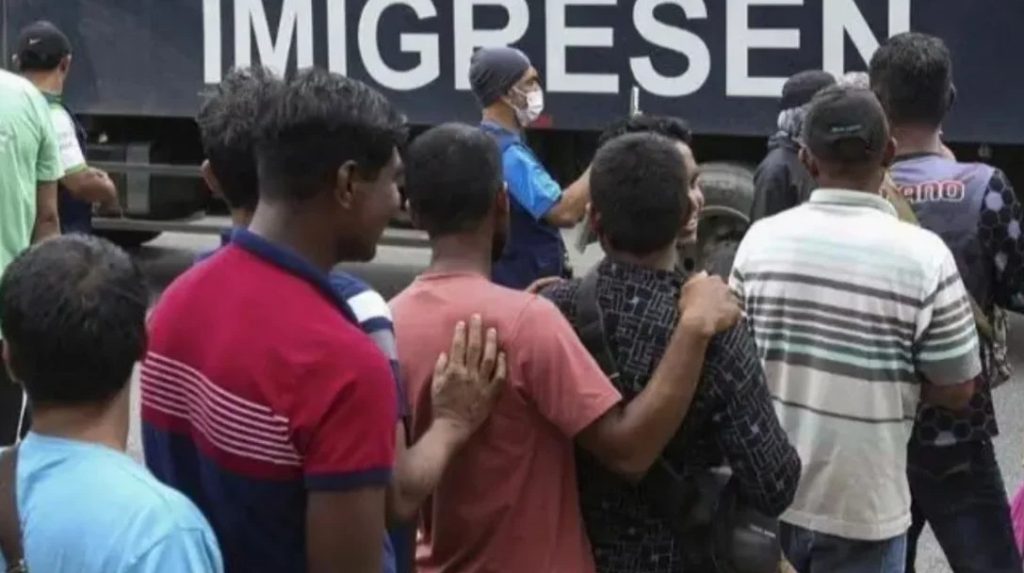 মালয়েশিয়ায় আত্মসমর্পণ করল ৮২ প্রবাসী; ১৯ জন বাংলাদেশি