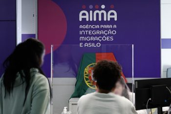 ঝুলে আছে চার লাখ আবেদন: আইমার সেবা স্থবিরতায় ক্ষুব্ধ অভিবাসীরা