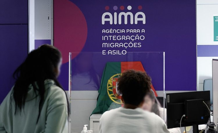 ঝুলে আছে চার লাখ আবেদন: আইমার সেবা স্থবিরতায় ক্ষুব্ধ অভিবাসীরা