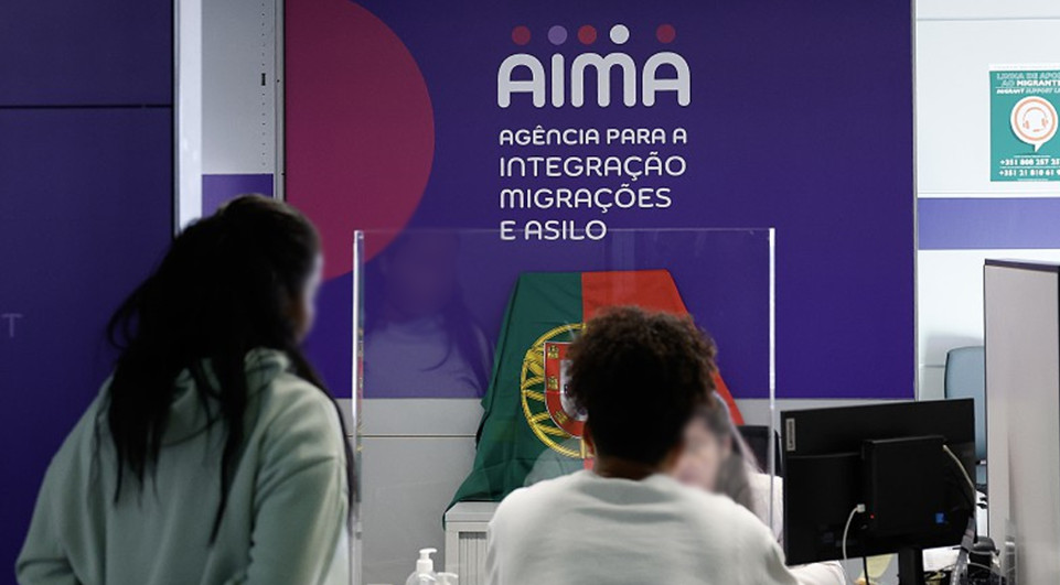 ঝুলে আছে চার লাখ আবেদন: আইমার সেবা স্থবিরতায় ক্ষুব্ধ অভিবাসীরা