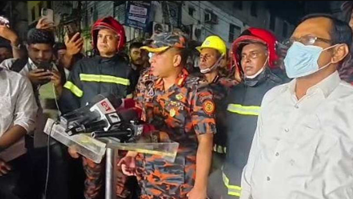 মিরপুরের আগুন পুরোপুরি নেভাতে কয়েকদিন লাগতে পারে: ফায়ার সার্ভিস মহাপরিচালক