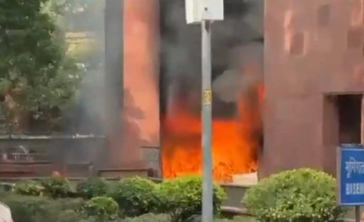 দিল্লির সাংসদদের আবাসনে ভয়াবহ অগ্নিকাণ্ড