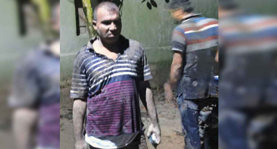 পুলিশের উপর হামলা চালিয়ে হাতকড়াসহ আওয়ামী লীগ নেতা ছিনতাই