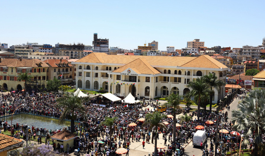 জেন-জি বিক্ষোভের মুখে এবার দেশ ছেড়ে পালালেন মাদাগাস্কারের প্রেসিডেন্ট