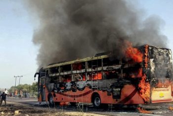 ভারতে চলন্ত বাসে আগুনে পুড়ে প্রাণ গেল ২০ জনের