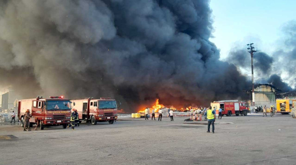 কার্গো ভিলেজে ভয়াবহ আগুন, শাহজালাল বিমানবন্দরে বিমান ওঠানামা বন্ধ