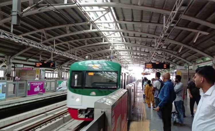 মেট্রোরেল স্টেশনে ঢুকে না চড়ে বেরিয়ে গেলে দিতে হবে জরিমানা