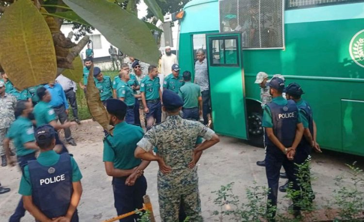 আত্মসমর্পণকারী সেনা কর্মকর্তারা নির্দোষ, অপরাধীরা ভারতে পালিয়েছেন: আইনজীবী