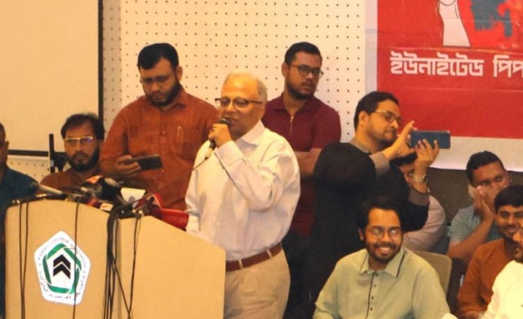 বড় রাজনৈ‌তিক দলগুলো জুলাইকে বিপ্লব বলতে ভয় পায়: মাহমুদুর রহমান