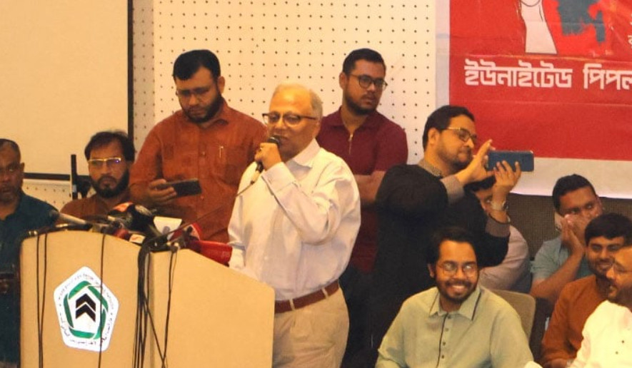 বড় রাজনৈ‌তিক দলগুলো জুলাইকে বিপ্লব বলতে ভয় পায়: মাহমুদুর রহমান