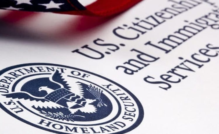 অভিবাসীদের ওয়ার্ক পারমিট স্বয়ংক্রিয়ভাবে নবায়ন বন্ধ করল যুক্তরাষ্ট্র