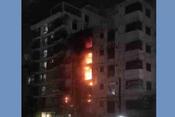 চট্টগ্রামে বহুতল ভবনে আগুন, ভবনটিতে একটি মাদরাসাও রয়েছে